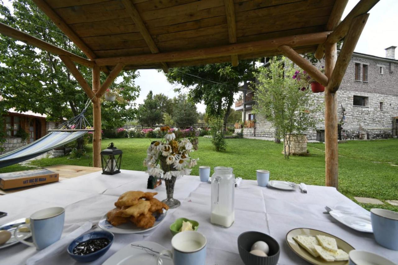 Bujtina Shkodrani Voskopojë Exterior foto